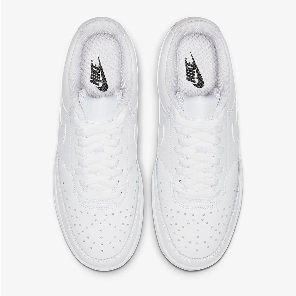 WMNS NIKE COURT VISION LO	
Size 9.5